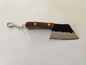 martinez-messer-fuer-schluesselanhaenger-mit-lederscheide-2