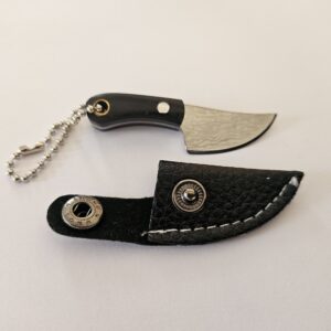 martinez-damast-messer-fuer-schluesselanhaenger-mit-lederscheide