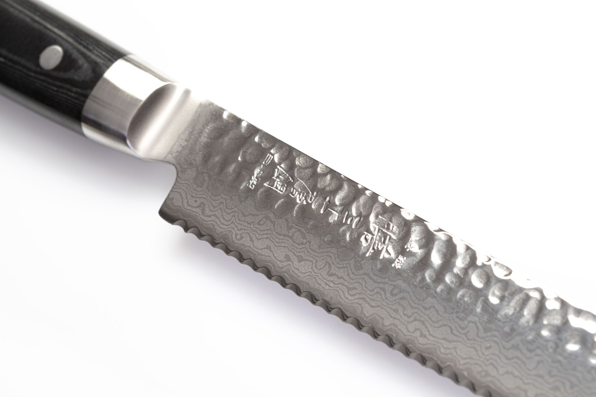 Yaxell Zen Brotmesser mit Wellenschliff 23 cm HP-Y-35508 mit Hammerschlag Profi Kochmesser – Bild 6