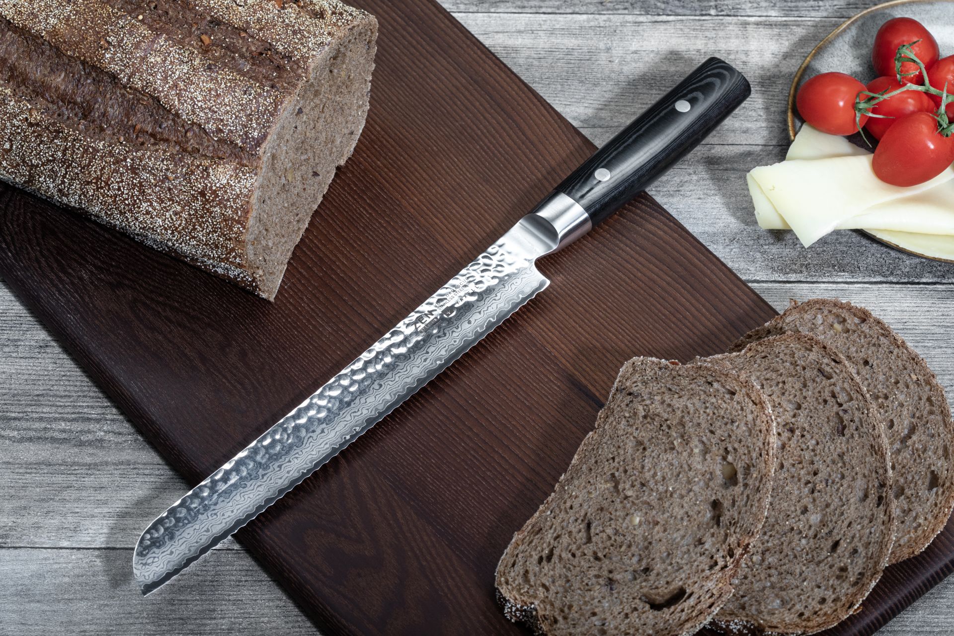 Yaxell Zen Brotmesser mit Wellenschliff 23 cm HP-Y-35508 mit Hammerschlag Profi Kochmesser – Bild 3